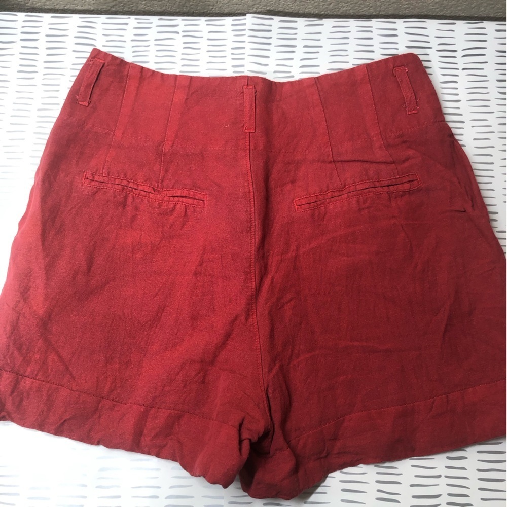 Express red short